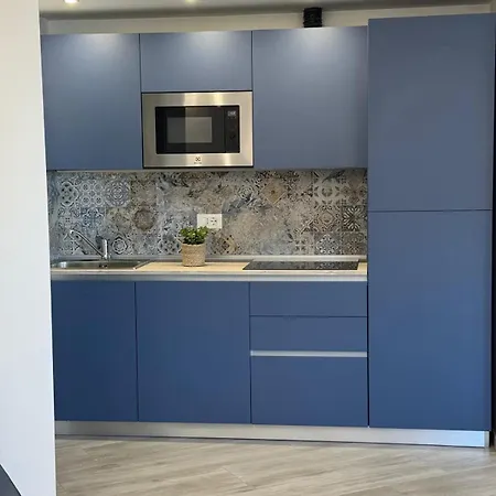 Rebecca Apartments - Francesca Central Sea View Anzio Apartment *